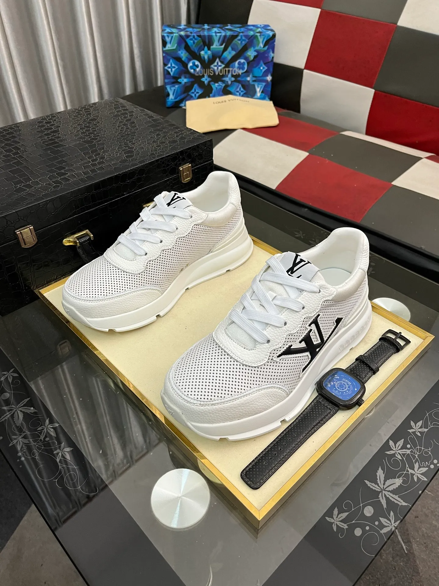 Men's shoes 💰440⌚️⌚️【LOUlS VUlTTON】Louis Vuitton ~ unique and casual style. LV counter purchasing 🏃casual shoes😍😍 are on sale at the men's counter at the same time. Italian imported brands select top-layer Italian cowhide. 🐑Sheepskin lining (refuses to discolor and rub feet) Sole: Original sole specially provided by the original factory 🎬Better in kind Code number: 38-446⃣️Color selection